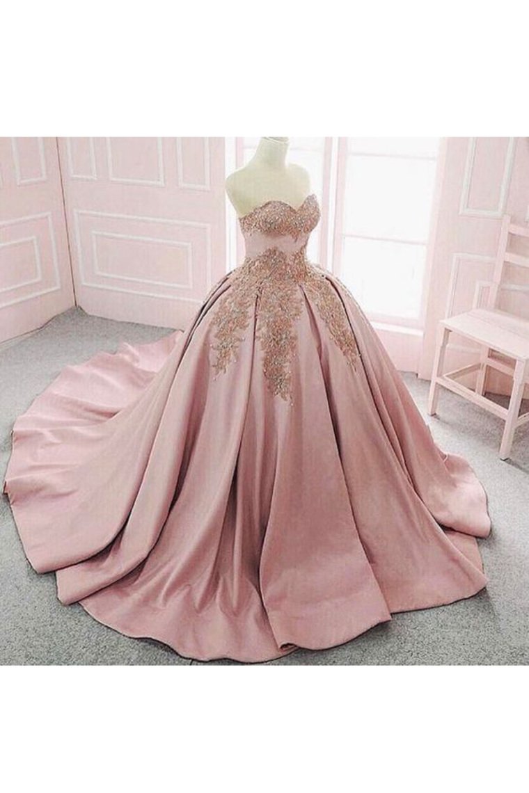2024 Ball Gown Sweetheart Quinceanera Dresses Satin With Applique Court Train