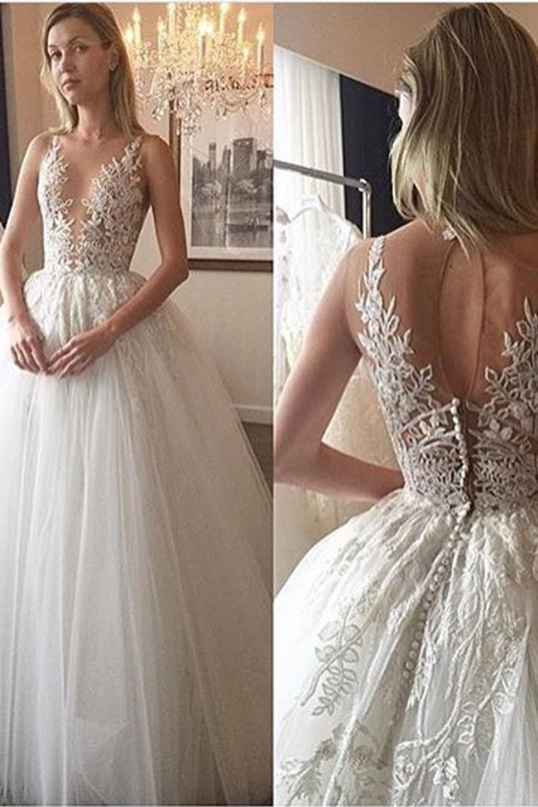 2024 New Arrival Scoop Neck Wedding Dresses Ball Gown Tulle With Appliques Covered Button
