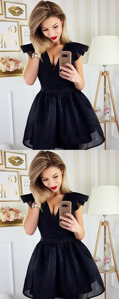 A-Line V-Neck Sleeveless Black Homecoming Dresses Winifred Tulle Short CD1657
