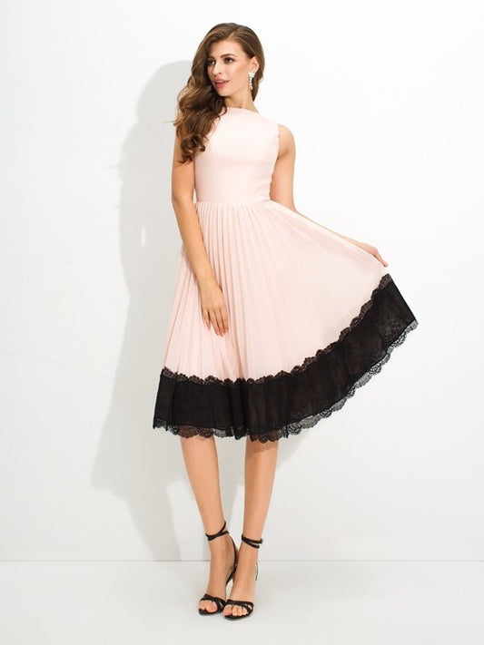 High A-Line/Princess Lace Short Neck Sleeveless Chiffon Cocktail Dresses