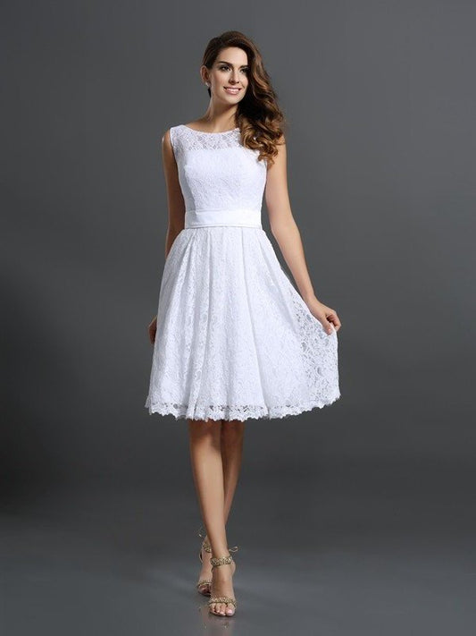 Short Sleeveless A-Line/Princess Scoop Lace Bridesmaid Dresses