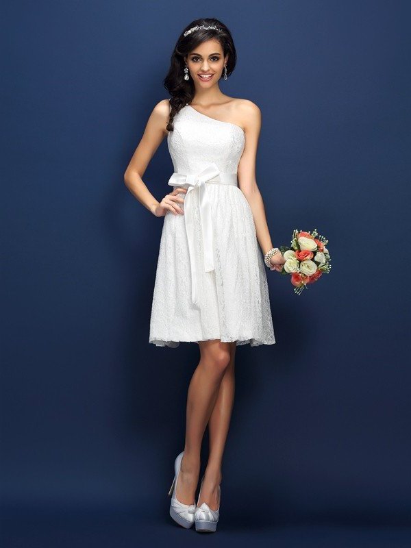 Sleeveless One-Shoulder Lace A-Line/Princess Short Lace Bridesmaid Dresses