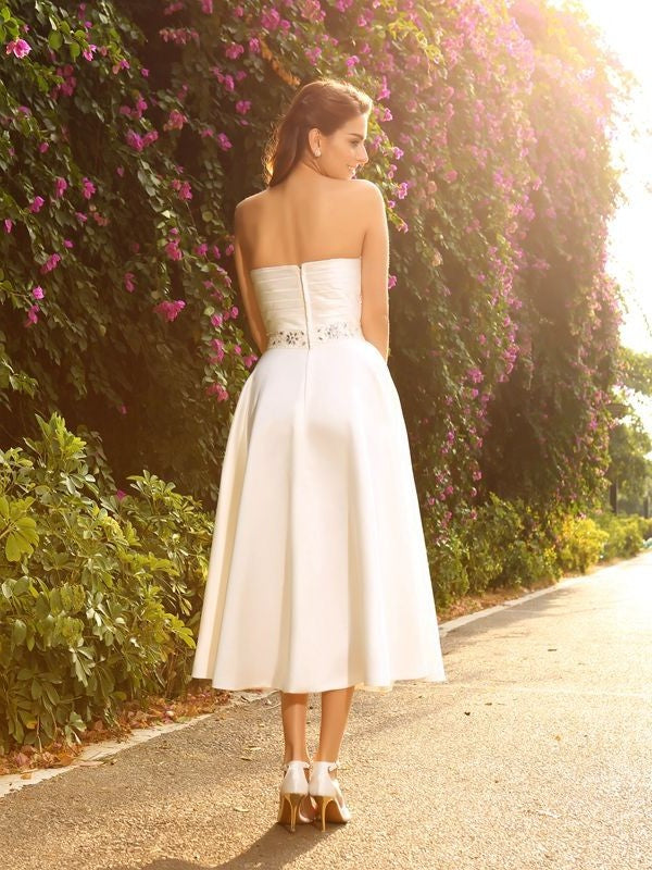 Beading Sleeveless A-Line/Princess Short Sweetheart Satin Wedding Dresses