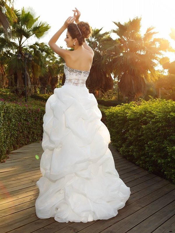 A-Line/Princess Sweetheart High Low Beading Sleeveless Organza Wedding Dresses
