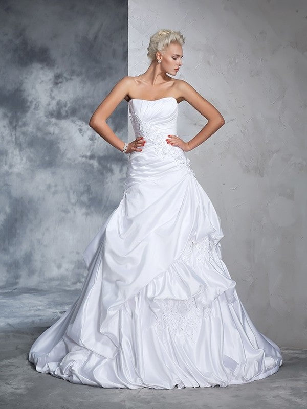Sleeveless Gown Ball Strapless Applique Long Satin Wedding Dresses