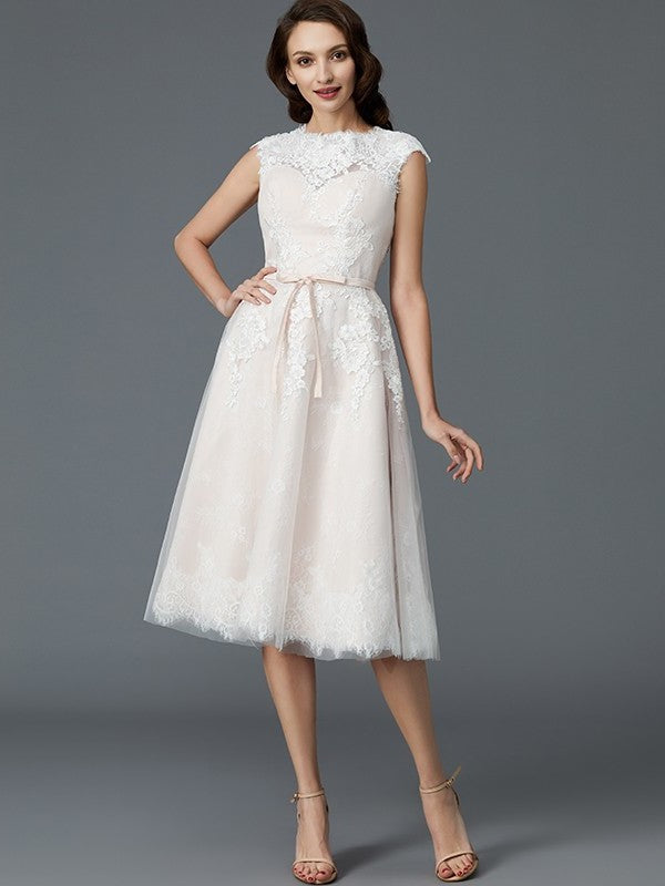 Sleeveless Bateau Knee-Length A-Line/Princess Tulle Wedding Dresses