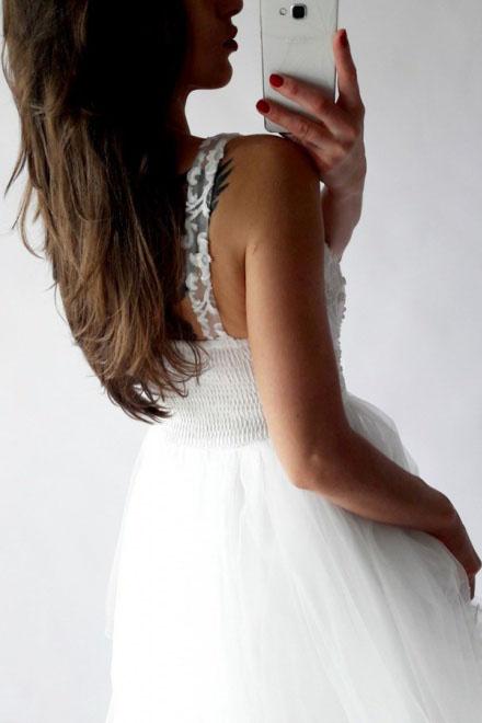A-Line V-Neck Short Prom Dress White Tulle Lace Beads Homecoming Dress with Appliques JS717